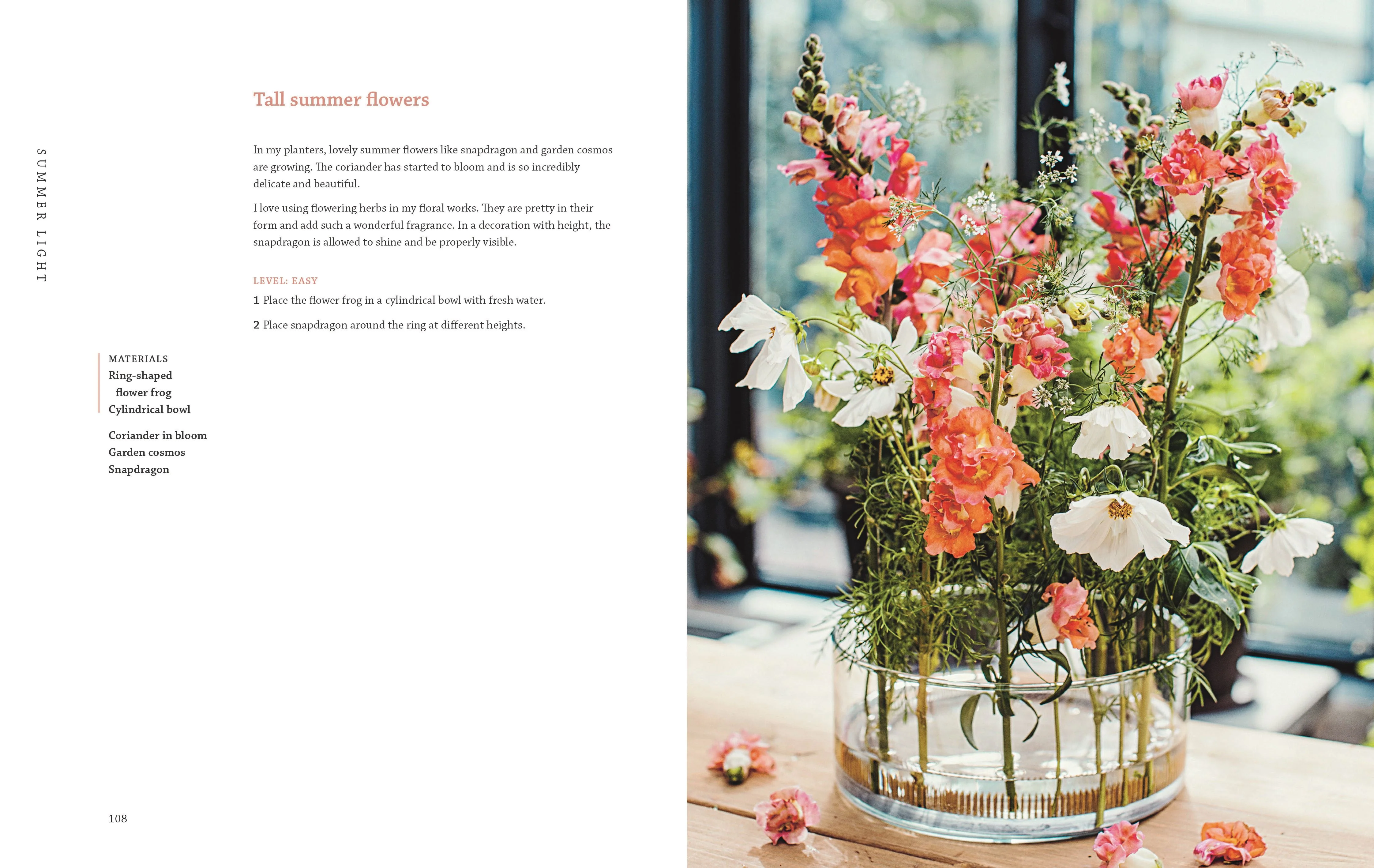 Book - Year Of Flower Wreaths - Image 3