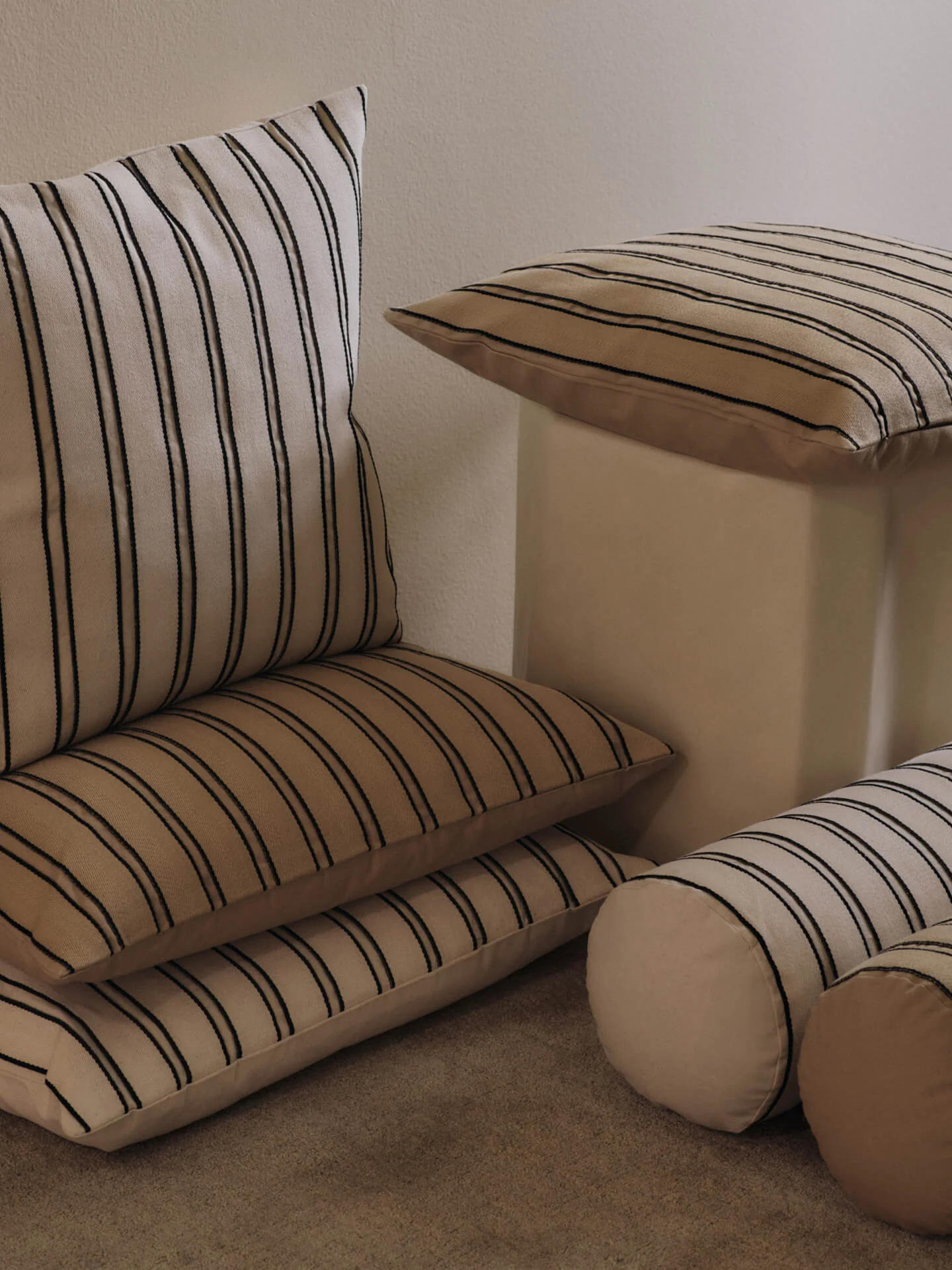 Cushion - Twill Bolster - Cashmere/Black - Image 4