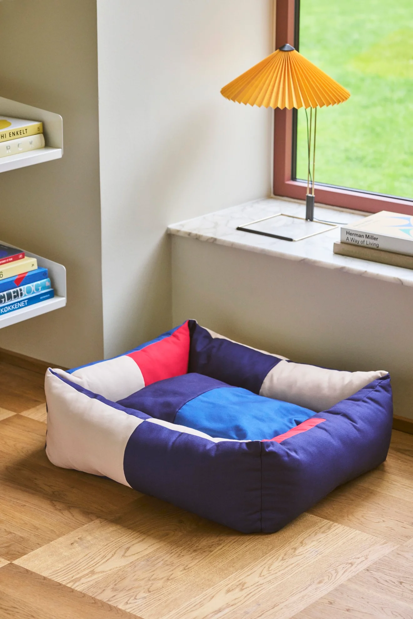 Dog Bed - Medium/Zip - Red & Blue - Image 4