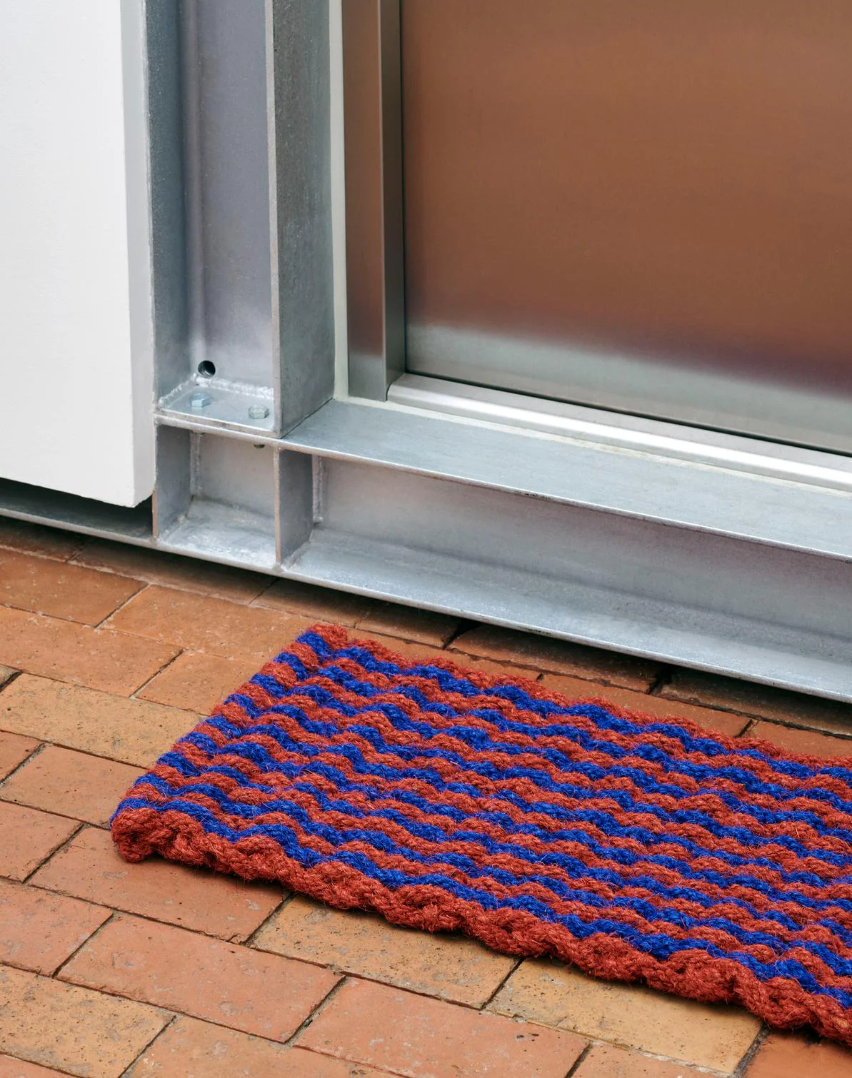 Door Mat - Coco - Stripe Wave - Brown/Navy - Image 4