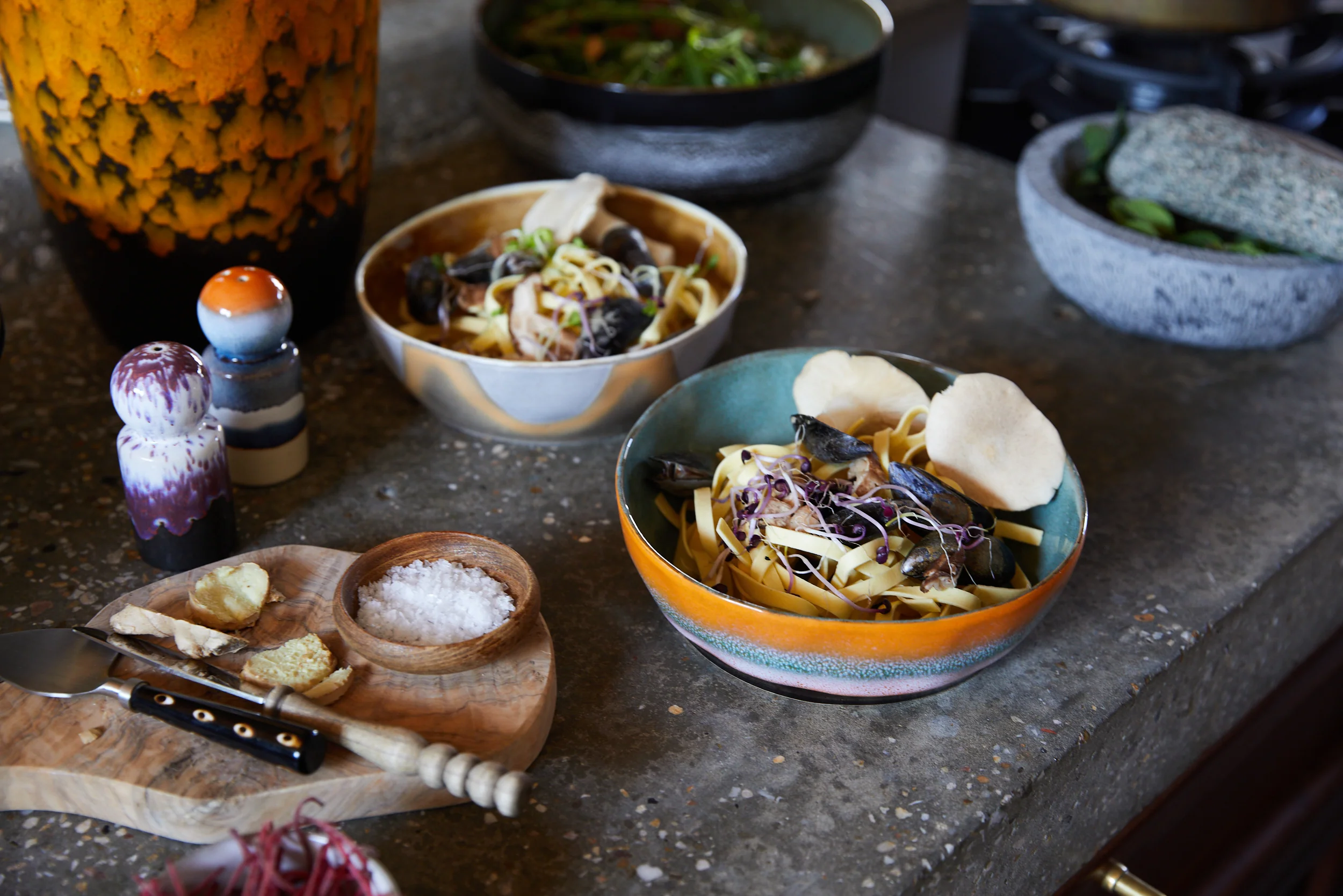 HKliving® 70s Ceramics - Pasta Bowls - Set Of 2 - Golden Hour - Image 4