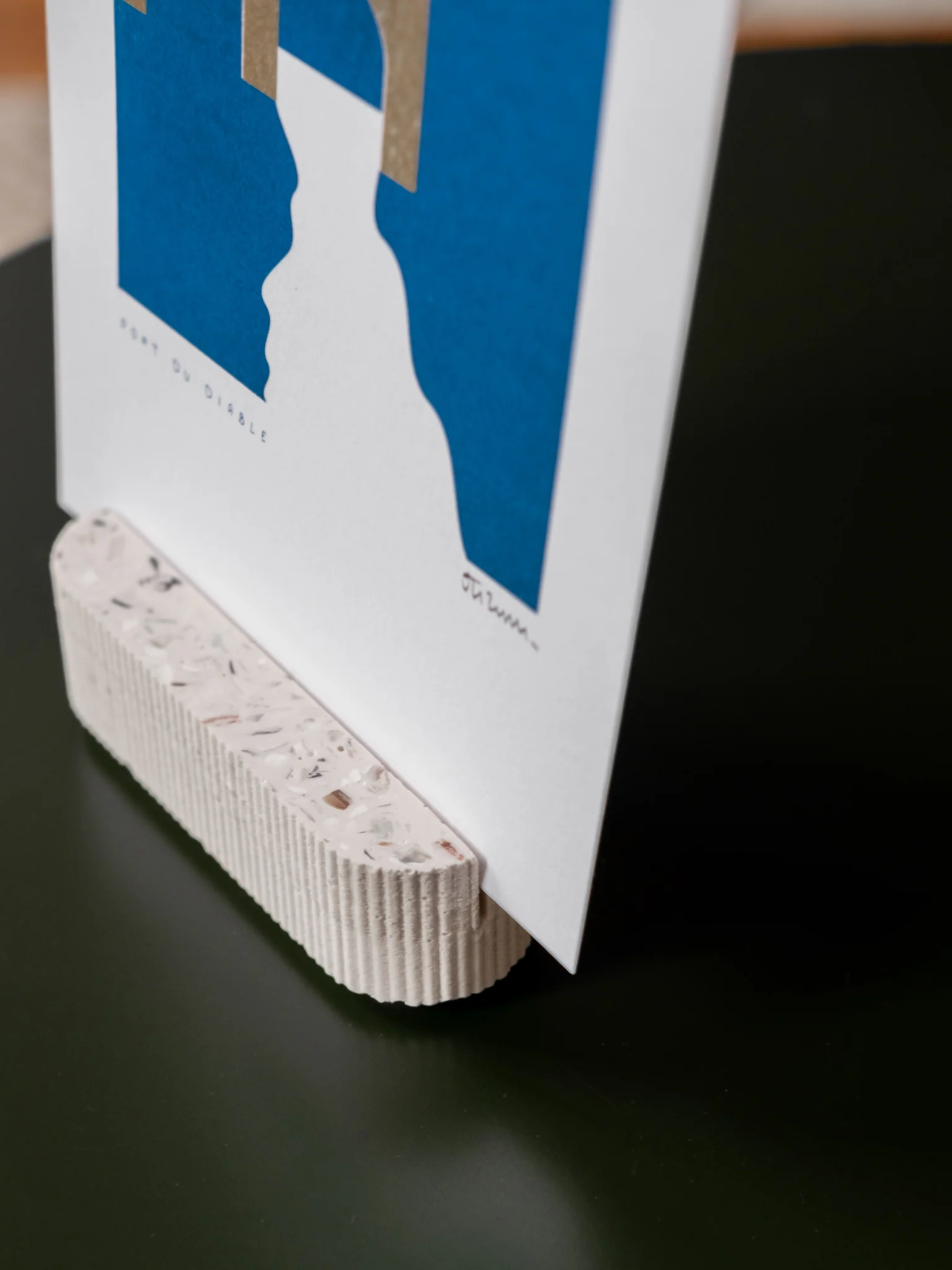 Photo Holder - Colossus - Scallops