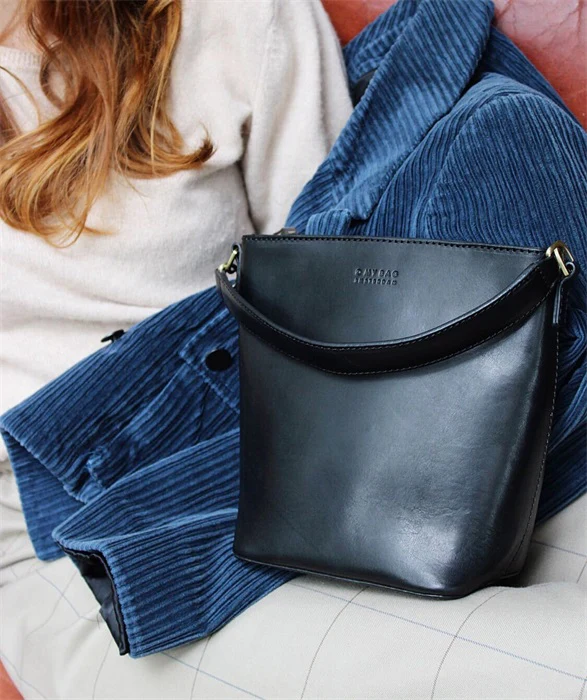 Bag - Bobbi - Bucket Bag - Eco Classic Leather - Black - Image 5