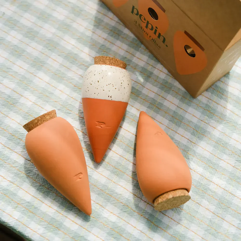 Hydrating Mini Ollas - Set Of 3 - Terracotta & Speckled White - Image 3