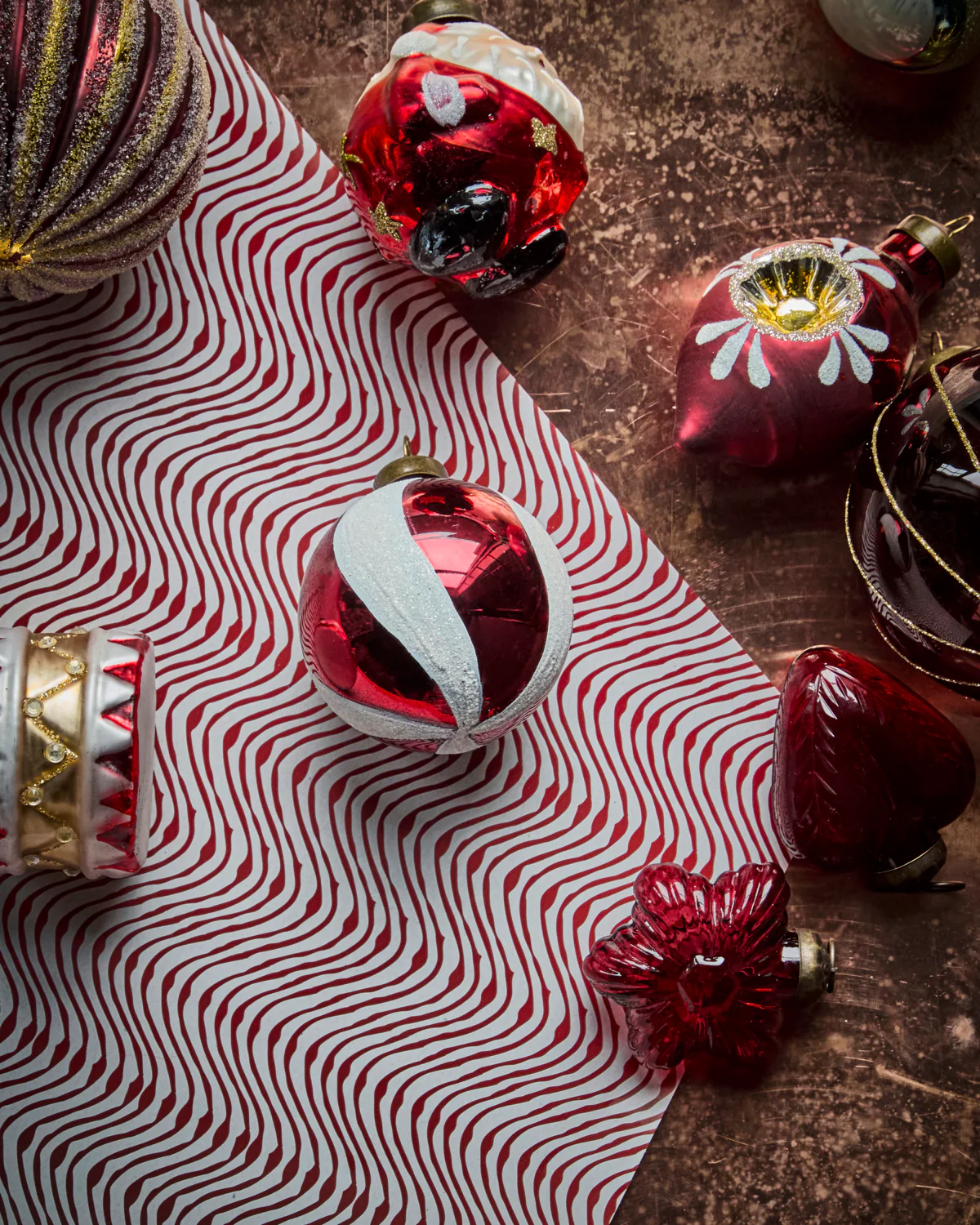 Christmas Ornament - Twister  - White/Red - Image 3