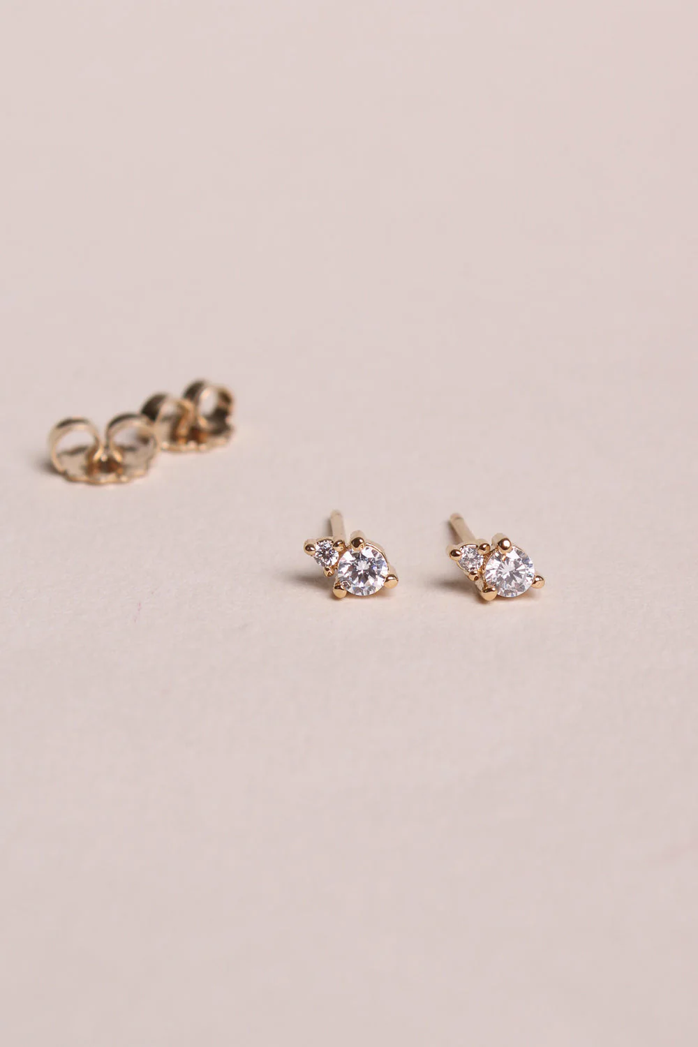 Earring - Stud - Filae - White